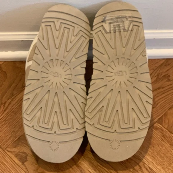 UGG Women's Tazz Sunwave Flats. Size 8 - Picture 5 of 6